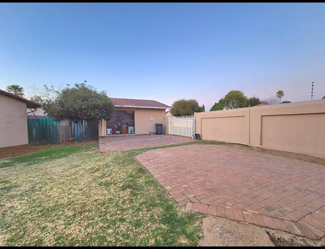 2 BEDROOM HOUSE FOR SALE IN HUNTINGDON